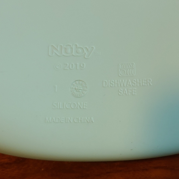 Nuby silicone bibs - Picture 2 of 9